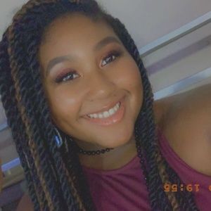 Meet your Posher, Leah